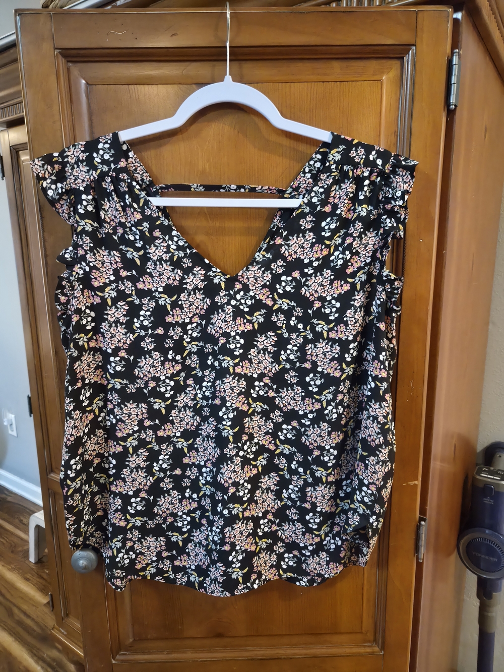 LOFT Black V-Neck Floral Ruffle Sleeve Camisole